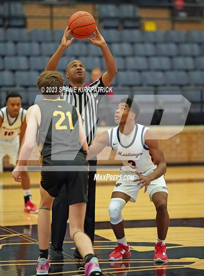 Thumbnail 1 in Life Waxahachie vs Benbrook (Bi District) photogallery.
