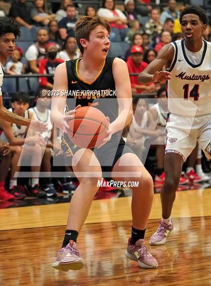 Thumbnail 3 in Life Waxahachie vs Benbrook (Bi District) photogallery.