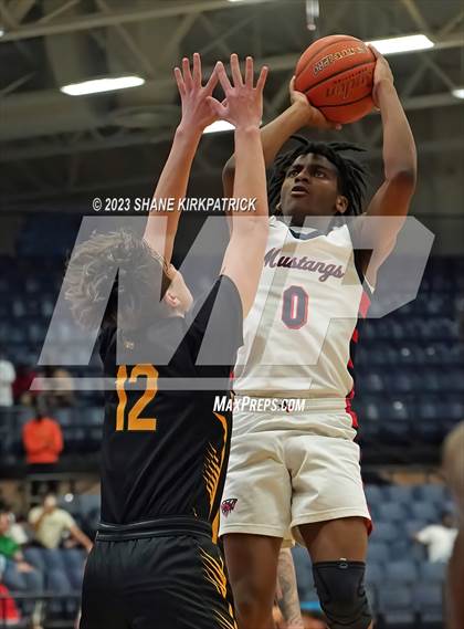 Thumbnail 2 in Life Waxahachie vs Benbrook (Bi District) photogallery.