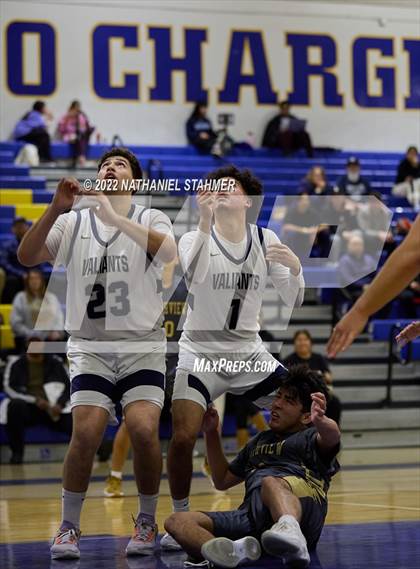 Thumbnail 2 in St. Genevieve vs. Northview (The Classic @ Damien) photogallery.