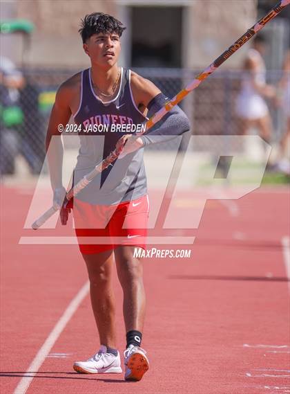 Thumbnail 2 in Winter Relays photogallery.