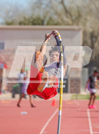 Thumbnail 2 in Winter Relays photogallery.