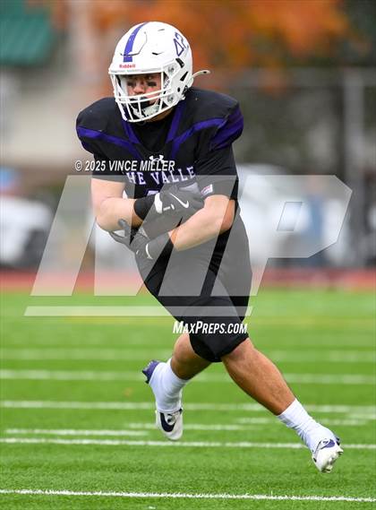 Thumbnail 1 in Richland vs Sumner (WIAA 4A First Round) photogallery.