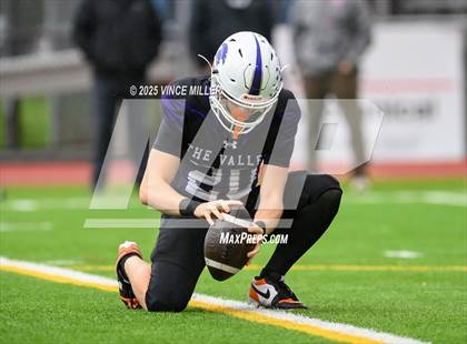 Thumbnail 2 in Richland vs Sumner (WIAA 4A First Round) photogallery.