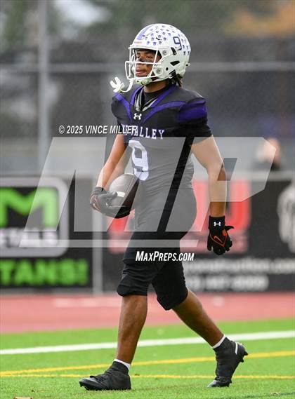 Thumbnail 2 in Richland vs Sumner (WIAA 4A First Round) photogallery.