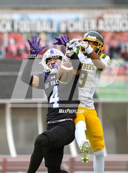 Thumbnail 2 in Richland vs Sumner (WIAA 4A First Round) photogallery.