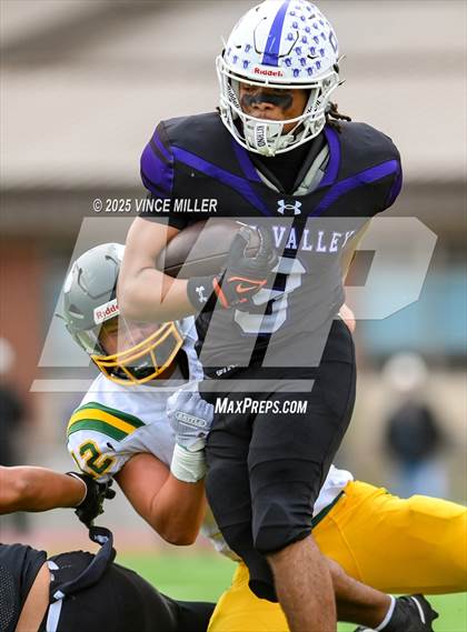 Thumbnail 3 in Richland vs Sumner (WIAA 4A First Round) photogallery.