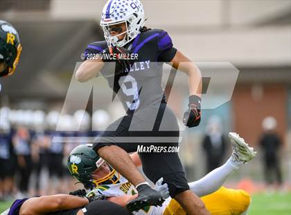Thumbnail 1 in Richland vs Sumner (WIAA 4A First Round) photogallery.