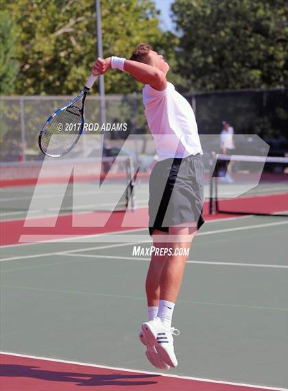 Thumbnail 2 in Lincoln Southeast vs Lincoln Northeast photogallery.