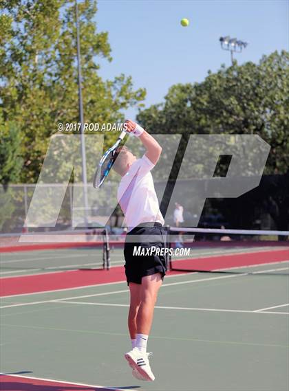 Thumbnail 3 in Lincoln Southeast vs Lincoln Northeast photogallery.