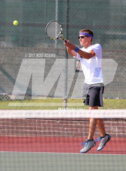 Thumbnail 3 in Lincoln Southeast vs Lincoln Northeast photogallery.