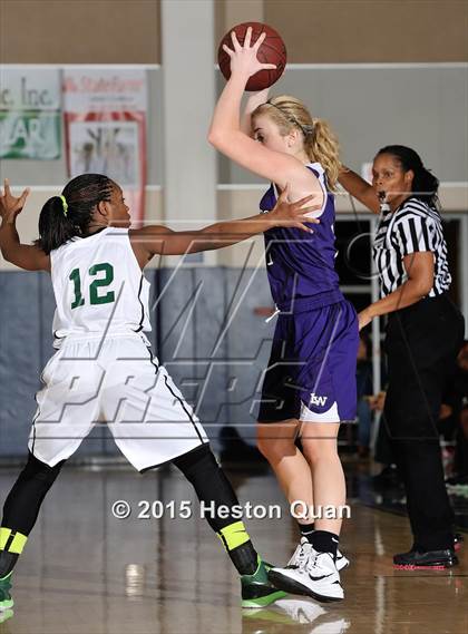 Thumbnail 1 in Cajon vs. Lake Washington (MaxPreps Holiday Classic) photogallery.