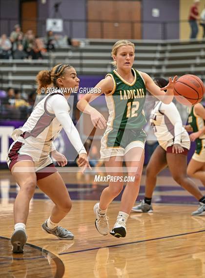 Thumbnail 3 in Tenaha @ Harleton (UIL 2A DII Area Playoff) photogallery.