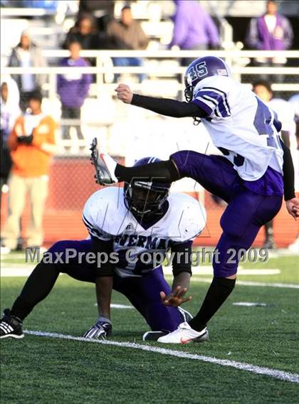 Thumbnail 2 in Everman vs. Aledo (Texas 4A Region 1 Playoffs) photogallery.