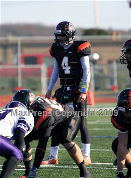 Thumbnail 2 in Everman vs. Aledo (Texas 4A Region 1 Playoffs) photogallery.