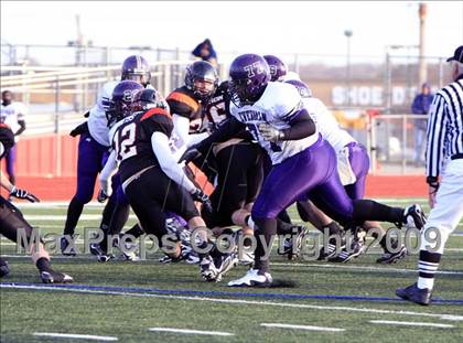 Thumbnail 3 in Everman vs. Aledo (Texas 4A Region 1 Playoffs) photogallery.