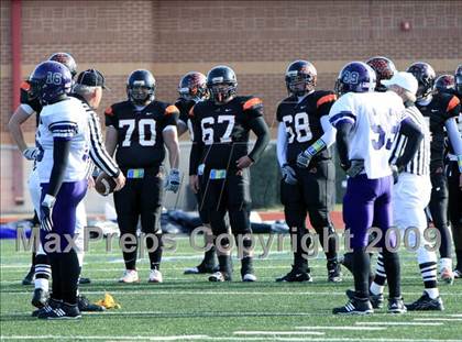 Thumbnail 2 in Everman vs. Aledo (Texas 4A Region 1 Playoffs) photogallery.