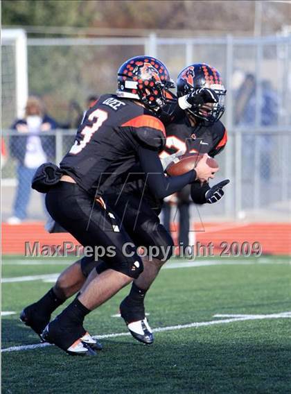 Thumbnail 3 in Everman vs. Aledo (Texas 4A Region 1 Playoffs) photogallery.