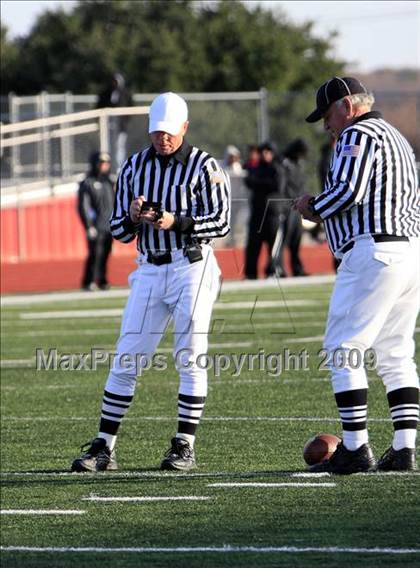 Thumbnail 2 in Everman vs. Aledo (Texas 4A Region 1 Playoffs) photogallery.