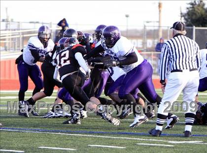 Thumbnail 2 in Everman vs. Aledo (Texas 4A Region 1 Playoffs) photogallery.