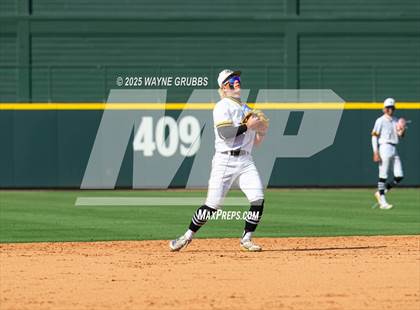 Thumbnail 1 in Seminole vs. Pleasant Grove (UIL 4A D1 State Semifinal Game 2) photogallery.