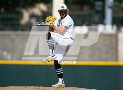 Thumbnail 2 in Seminole vs. Pleasant Grove (UIL 4A D1 State Semifinal Game 2) photogallery.
