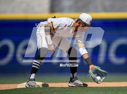 Thumbnail 2 in Seminole vs. Pleasant Grove (UIL 4A D1 State Semifinal Game 2) photogallery.