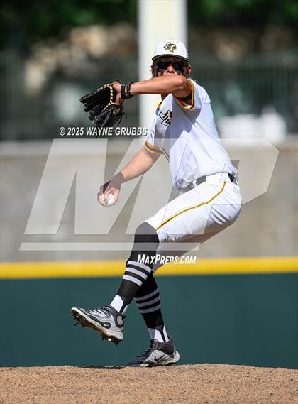 Thumbnail 2 in Seminole vs. Pleasant Grove (UIL 4A D1 State Semifinal Game 2) photogallery.