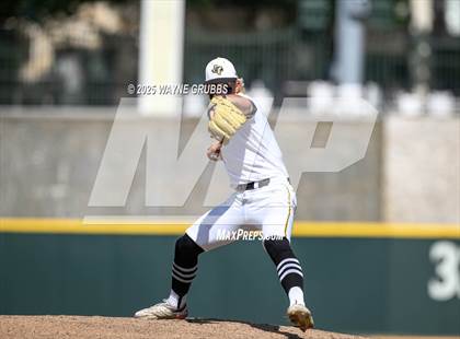 Thumbnail 3 in Seminole vs. Pleasant Grove (UIL 4A D1 State Semifinal Game 2) photogallery.