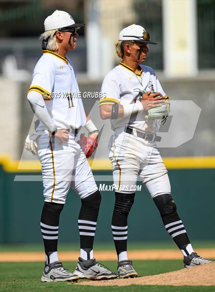 Thumbnail 2 in Seminole vs. Pleasant Grove (UIL 4A D1 State Semifinal Game 2) photogallery.
