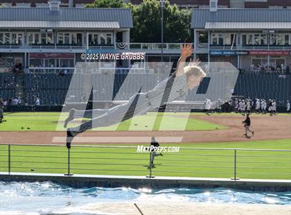 Thumbnail 2 in Seminole vs. Pleasant Grove (UIL 4A D1 State Semifinal Game 2) photogallery.