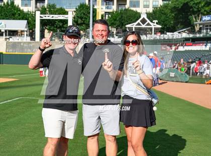 Thumbnail 2 in Seminole vs. Pleasant Grove (UIL 4A D1 State Semifinal Game 2) photogallery.