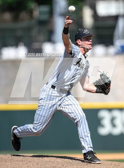 Thumbnail 1 in Seminole vs. Pleasant Grove (UIL 4A D1 State Semifinal Game 2) photogallery.