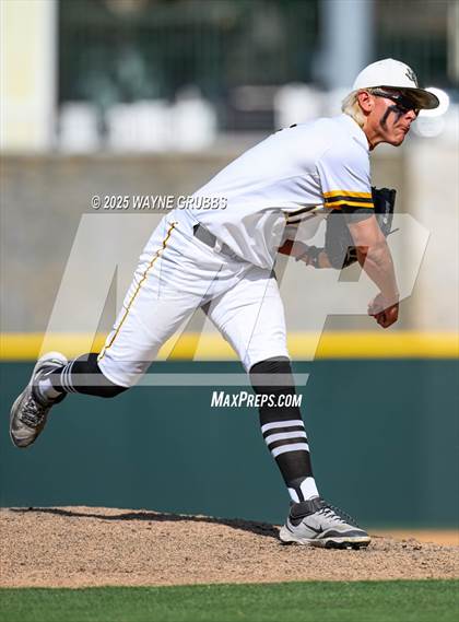 Thumbnail 3 in Seminole vs. Pleasant Grove (UIL 4A D1 State Semifinal Game 2) photogallery.