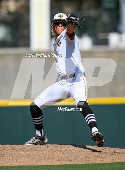 Thumbnail 3 in Seminole vs. Pleasant Grove (UIL 4A D1 State Semifinal Game 2) photogallery.