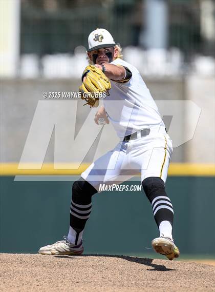 Thumbnail 3 in Seminole vs. Pleasant Grove (UIL 4A D1 State Semifinal Game 2) photogallery.