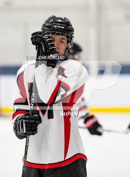 Thumbnail 1 in Maine vs. New Trier Blue (Blackhawks HoHo Tournament) photogallery.