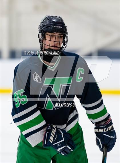 Thumbnail 1 in Maine vs. New Trier Blue (Blackhawks HoHo Tournament) photogallery.