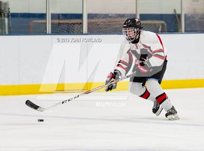 Thumbnail 1 in Maine vs. New Trier Blue (Blackhawks HoHo Tournament) photogallery.