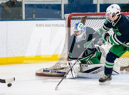 Thumbnail 2 in Maine vs. New Trier Blue (Blackhawks HoHo Tournament) photogallery.