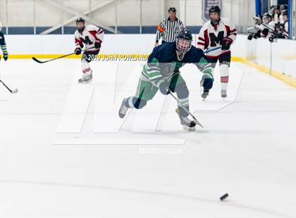 Thumbnail 1 in Maine vs. New Trier Blue (Blackhawks HoHo Tournament) photogallery.