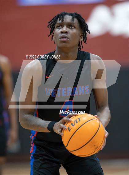 Thumbnail 2 in Veterans vs Warner Robins photogallery.