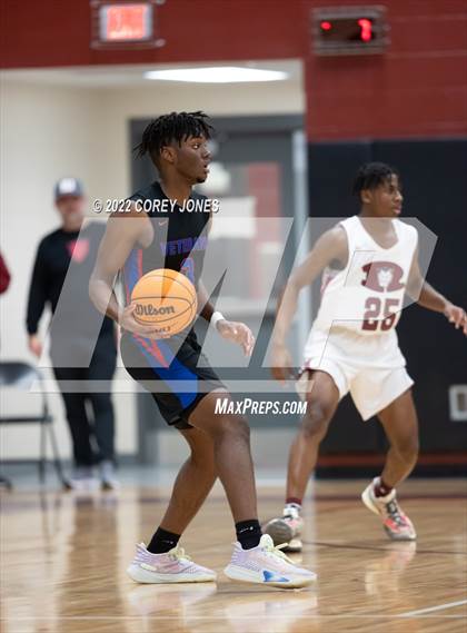Thumbnail 1 in Veterans vs Warner Robins photogallery.