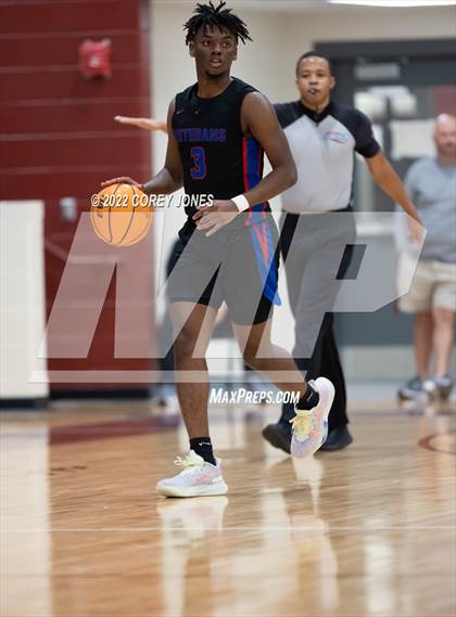 Thumbnail 2 in Veterans vs Warner Robins photogallery.