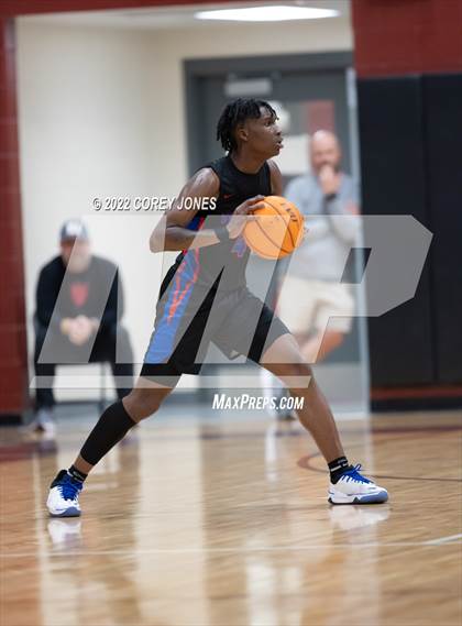 Thumbnail 2 in Veterans vs Warner Robins photogallery.