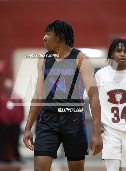 Thumbnail 2 in Veterans vs Warner Robins photogallery.