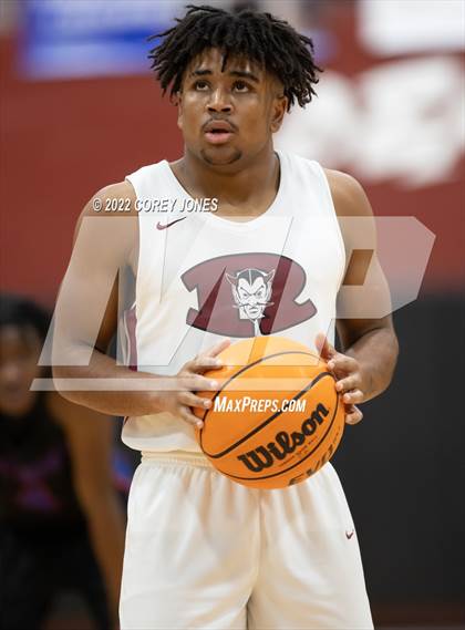 Thumbnail 2 in Veterans vs Warner Robins photogallery.
