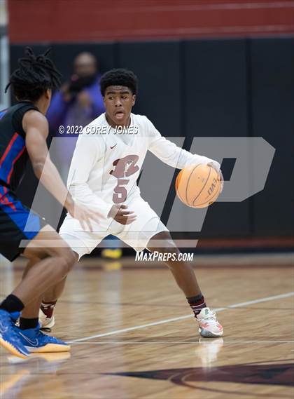 Thumbnail 3 in Veterans vs Warner Robins photogallery.