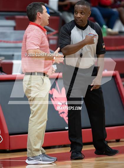 Thumbnail 3 in Veterans vs Warner Robins photogallery.