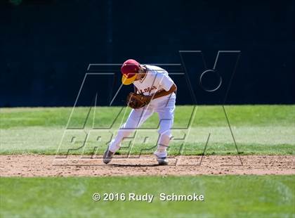Thumbnail 2 in Highland vs. Narbonne photogallery.